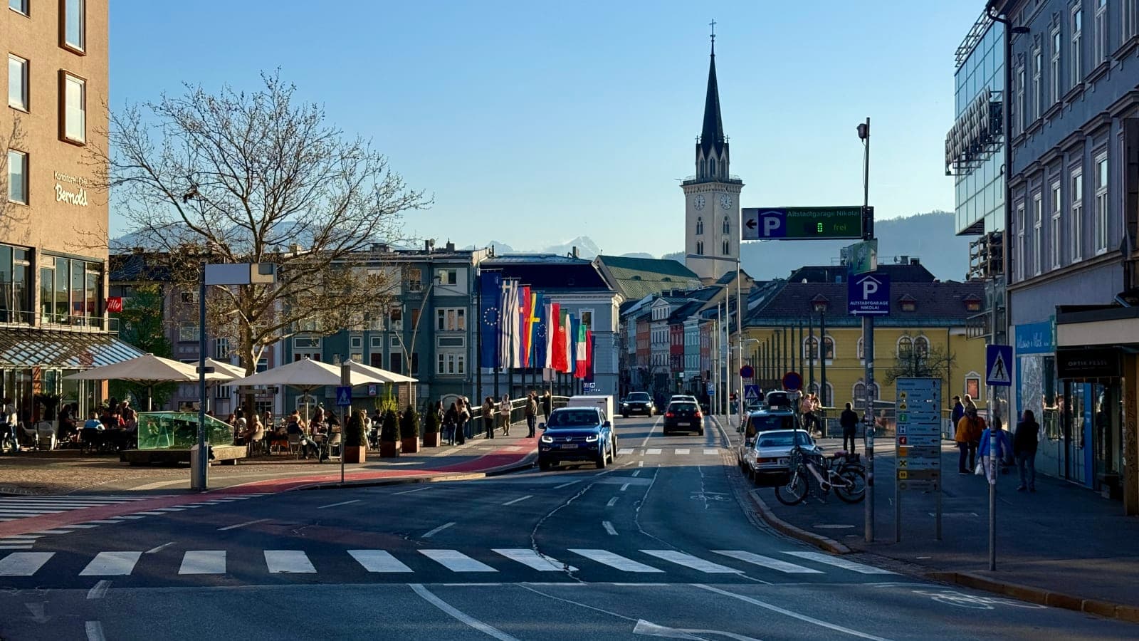 Street view in Villach during a relaxed walk on Saturday afternoon.