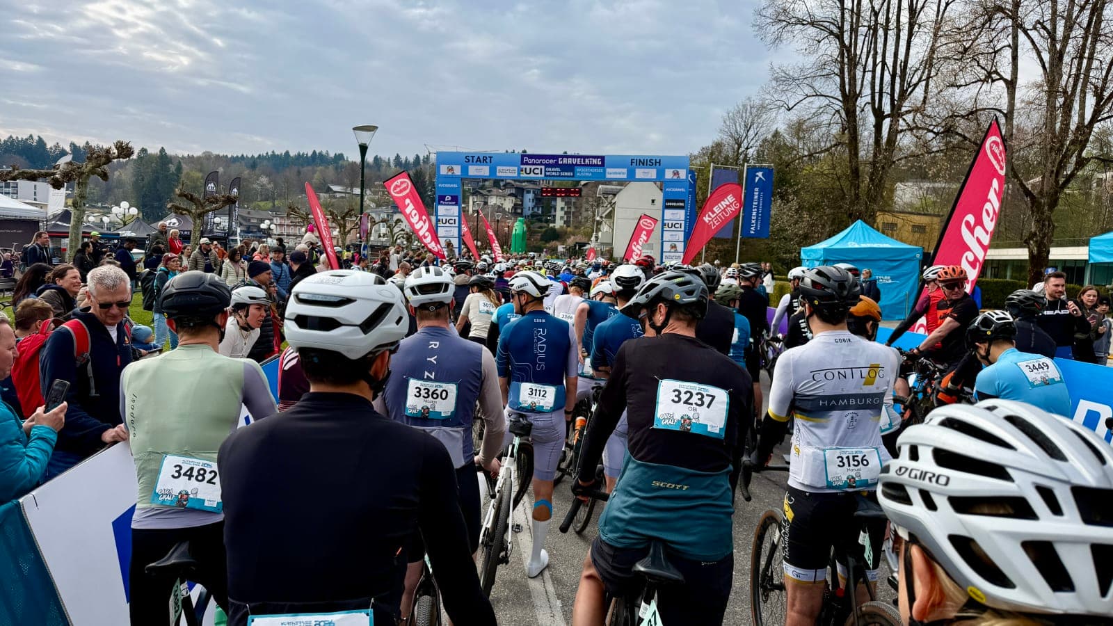 Dense start grid at Wörthersee Gravel Race 2026 before rollout.